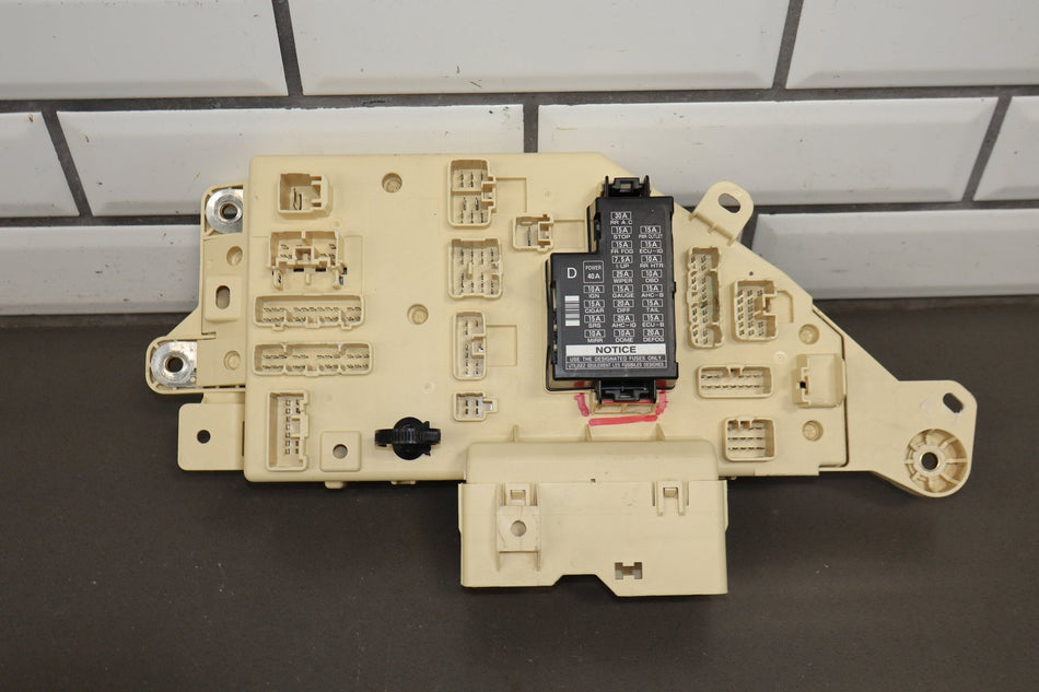 1998-2002 Toyota Land Cruiser Lexus LX470 (J100) Driver Left Cabin Fuse Box