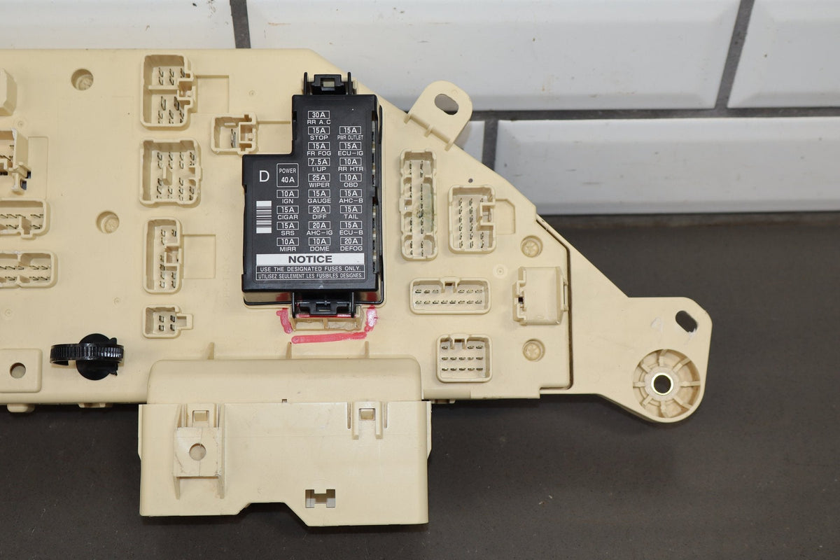1998-2002 Toyota Land Cruiser Lexus LX470 (J100) Driver Left Cabin Fuse Box