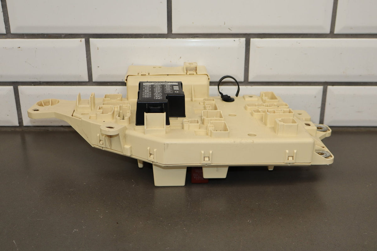 1998-2002 Toyota Land Cruiser Lexus LX470 (J100) Driver Left Cabin Fuse Box