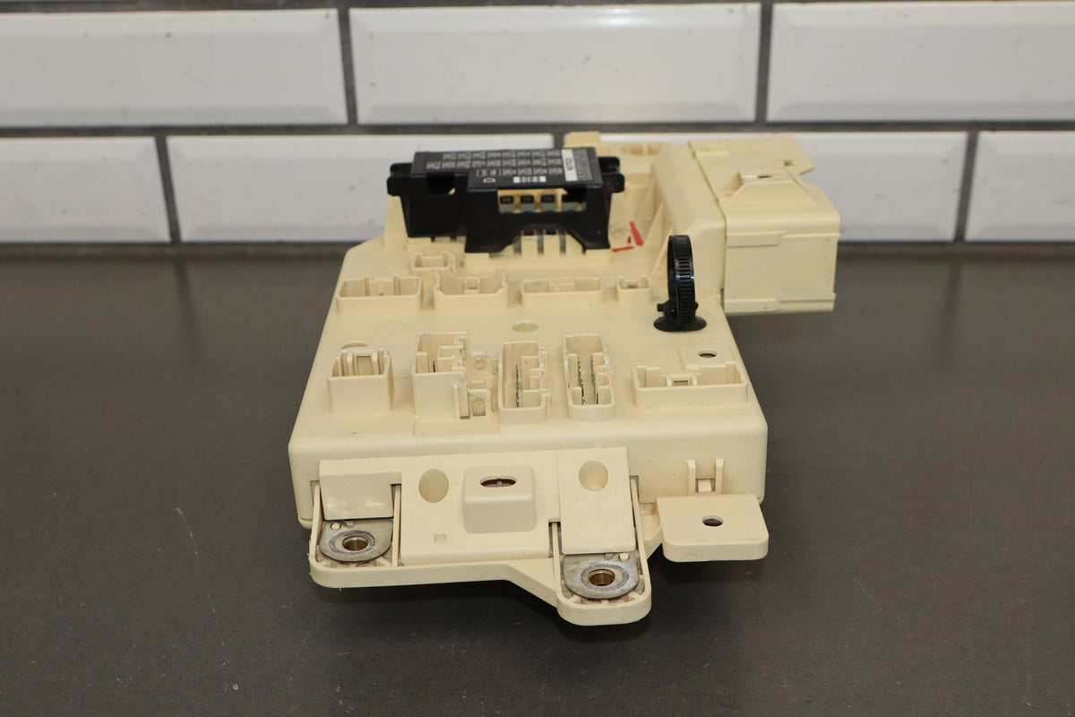 1998-2002 Toyota Land Cruiser Lexus LX470 (J100) Driver Left Cabin Fuse Box