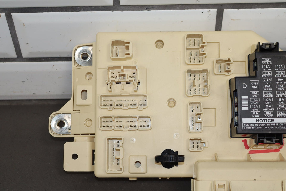 1998-2002 Toyota Land Cruiser Lexus LX470 (J100) Driver Left Cabin Fuse Box