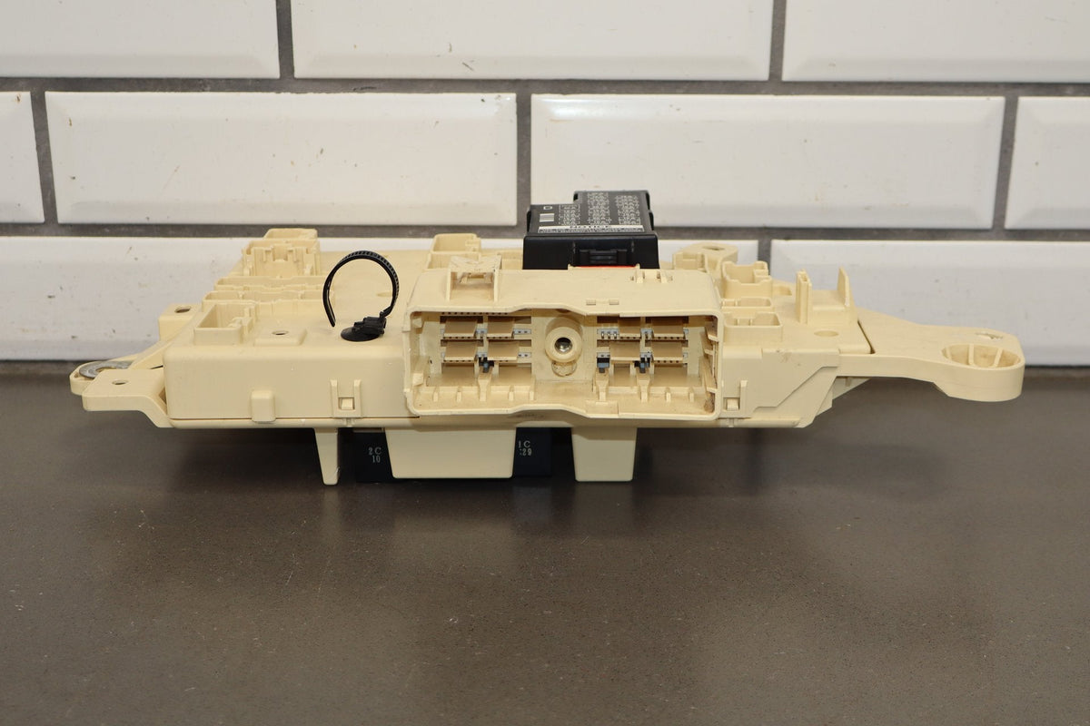1998-2002 Toyota Land Cruiser Lexus LX470 (J100) Driver Left Cabin Fuse Box