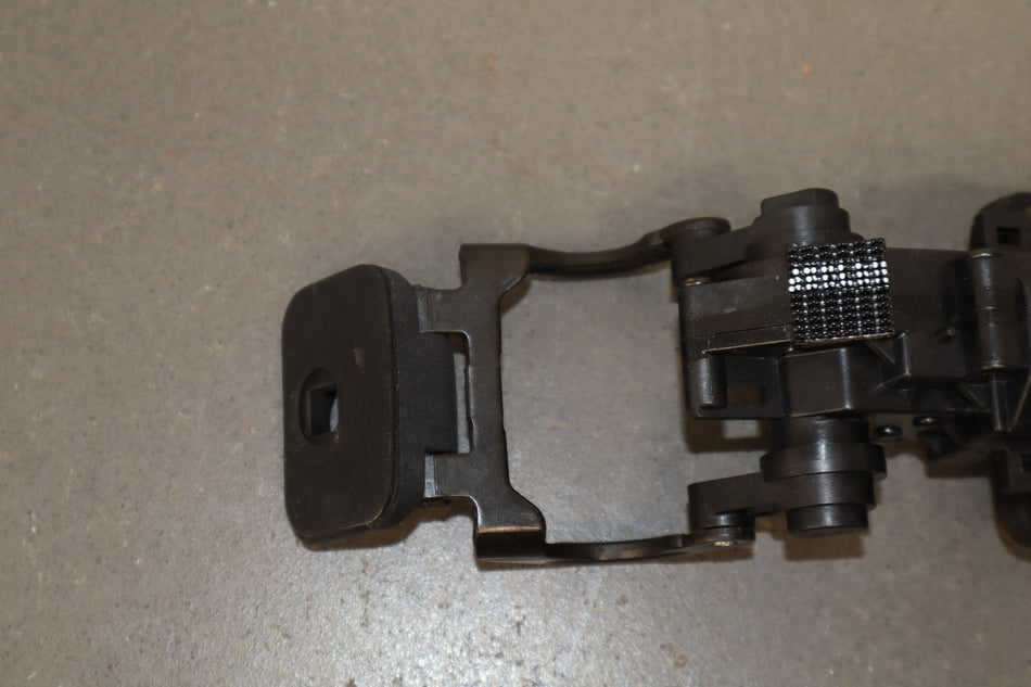 1998-2002 Toyota Land Cruiser Right Passenger Power Quarter Window Latch OEM