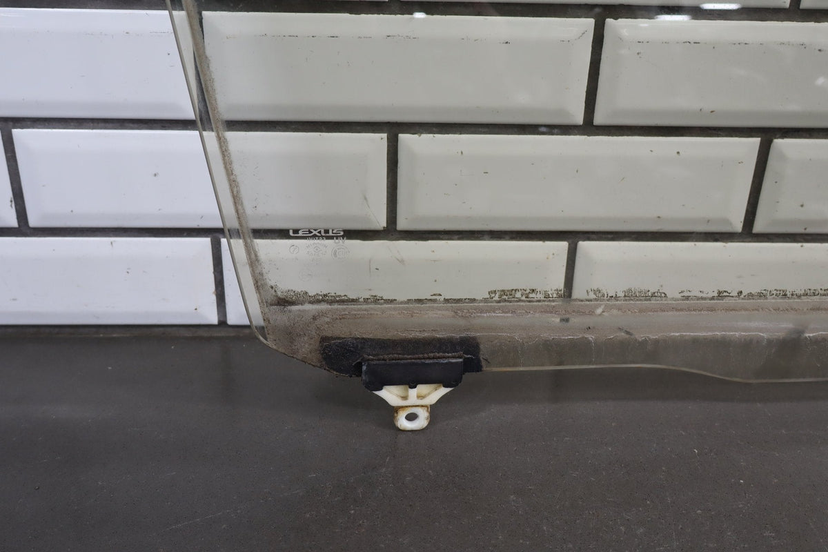 1998-2003 Lexus LX470 Right Front Door Window 6810160241