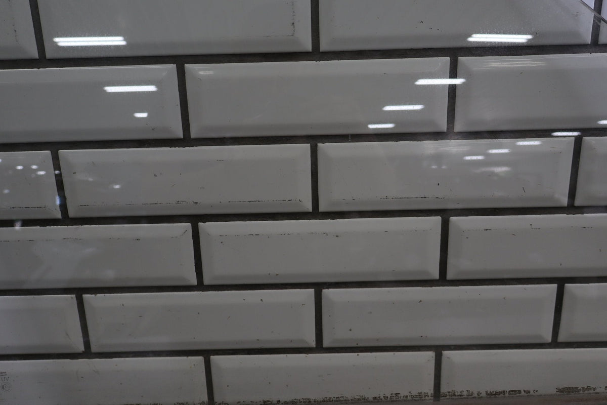 1998-2003 Lexus LX470 Right Front Door Window 6810160241