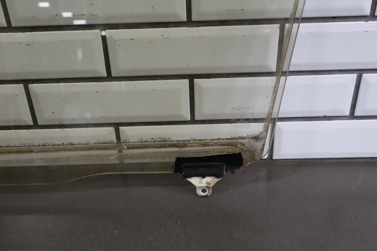 1998-2003 Lexus LX470 Right Front Door Window 6810160241