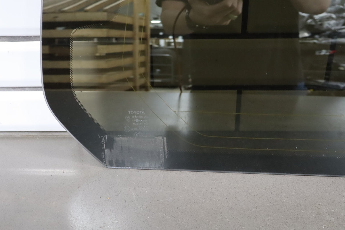1998-2003 Lexus LX470 Right Quarter Window 6271060813