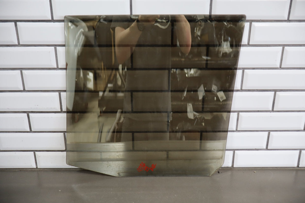 1998-2003 Lexus LX470 Right Rear Door Window 6811360270 OEM