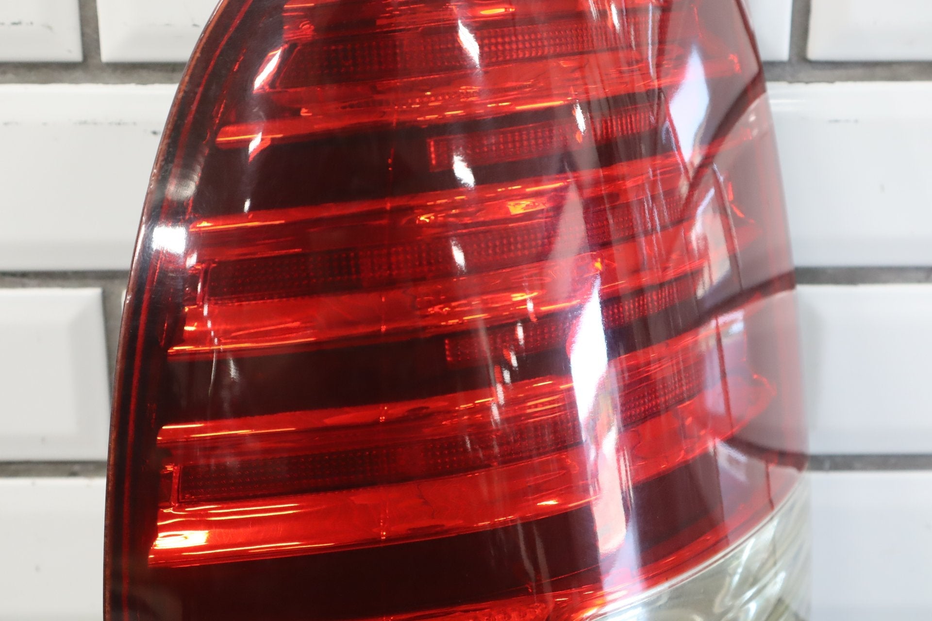 1998-2005 Lexus LX470 Outer Left Tail Light 8156060510 OEM