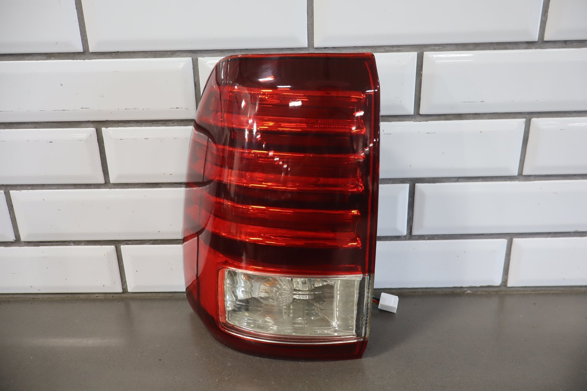 1998-2005 Lexus LX470 Outer Left Tail Light 8156060510 OEM