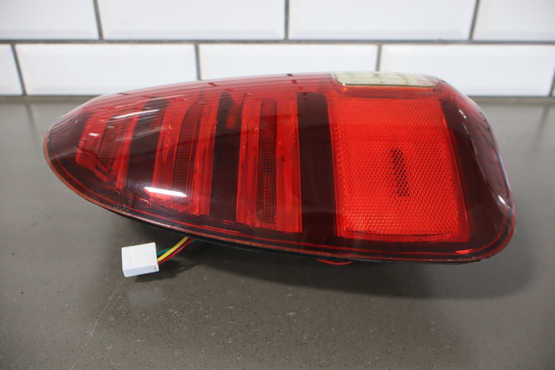 1998-2005 Lexus LX470 Outer Left Tail Light 8156060510 OEM