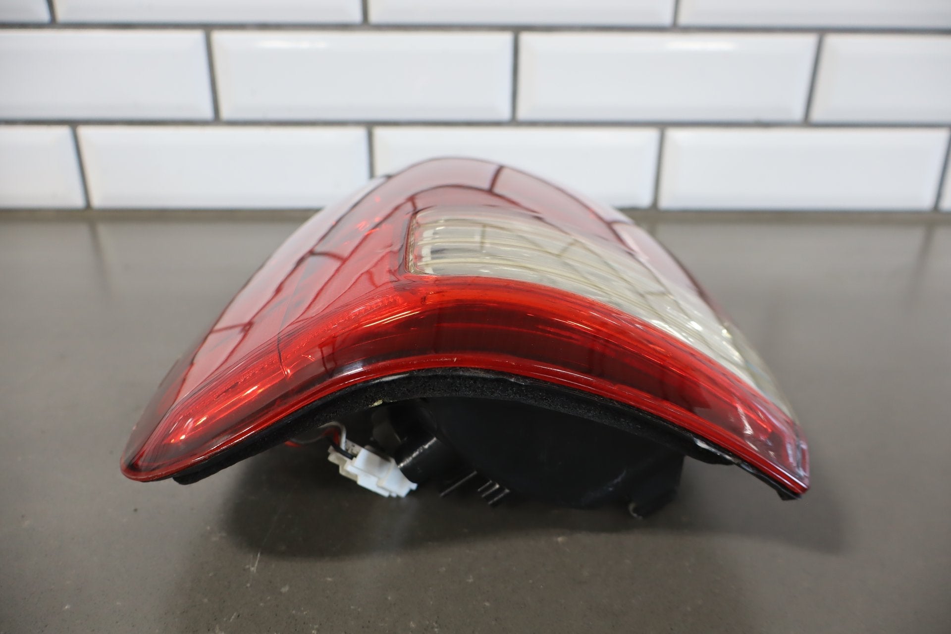 1998-2005 Lexus LX470 Outer Left Tail Light 8156060510 OEM