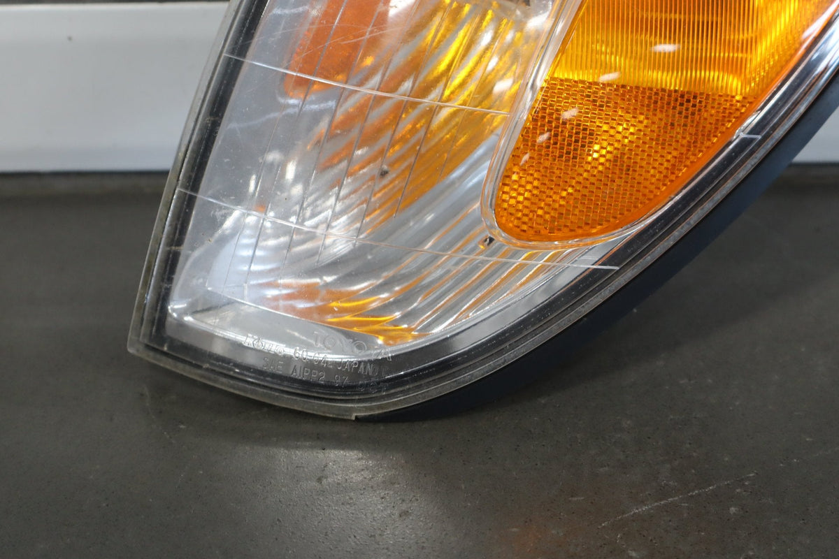 1998-2005 Toyota Land Cruiser Left Front Lamp Driver Turn Signal