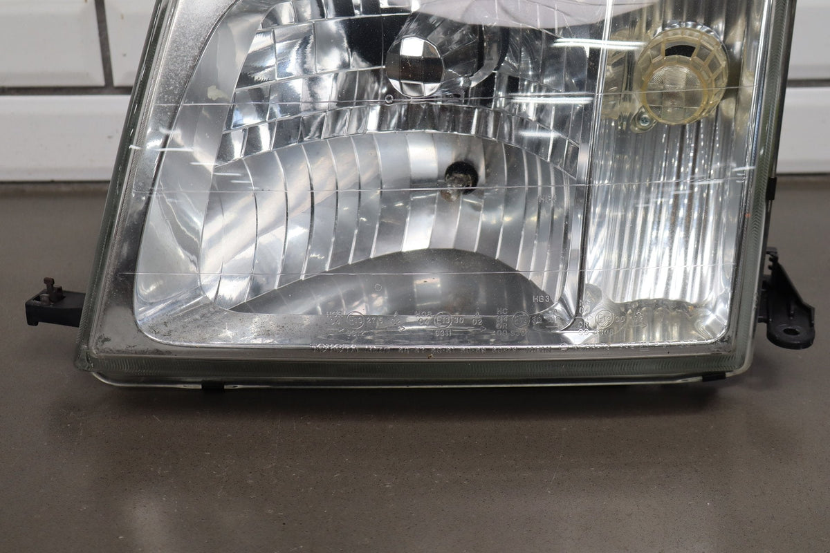 1998-2005 Toyota Land Cruiser Left Headlamp 8105060072