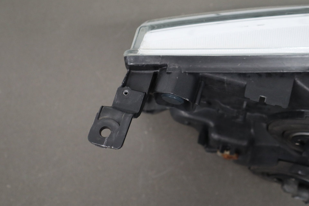 1998-2005 Toyota Land Cruiser Left Headlamp 8105060072
