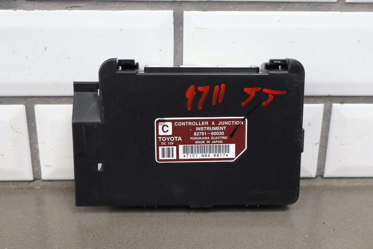 1998-2007 Lexus LX470 Instrument Cluster Control Module 8279160030