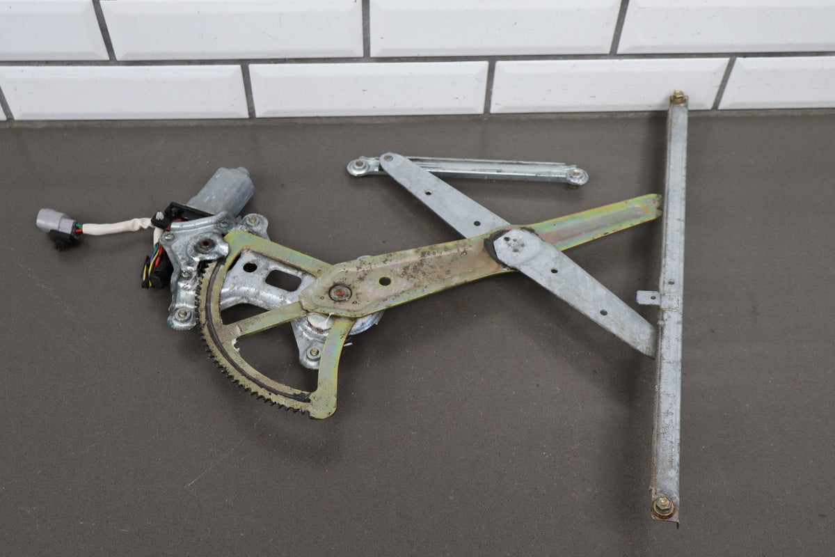 1998-2007 Lexus LX470 Left Front Door Regulator 6980260070 OEM
