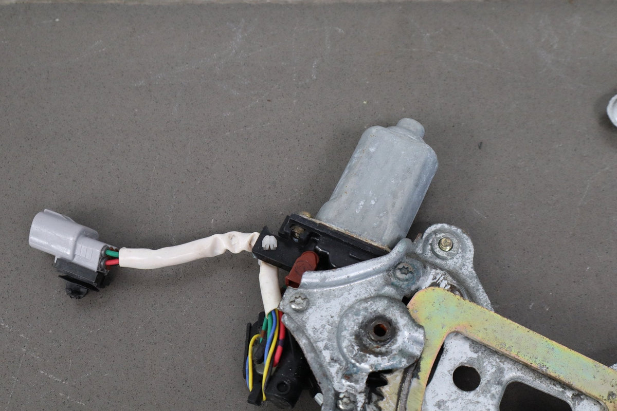 1998-2007 Lexus LX470 Left Front Door Regulator 6980260070 OEM