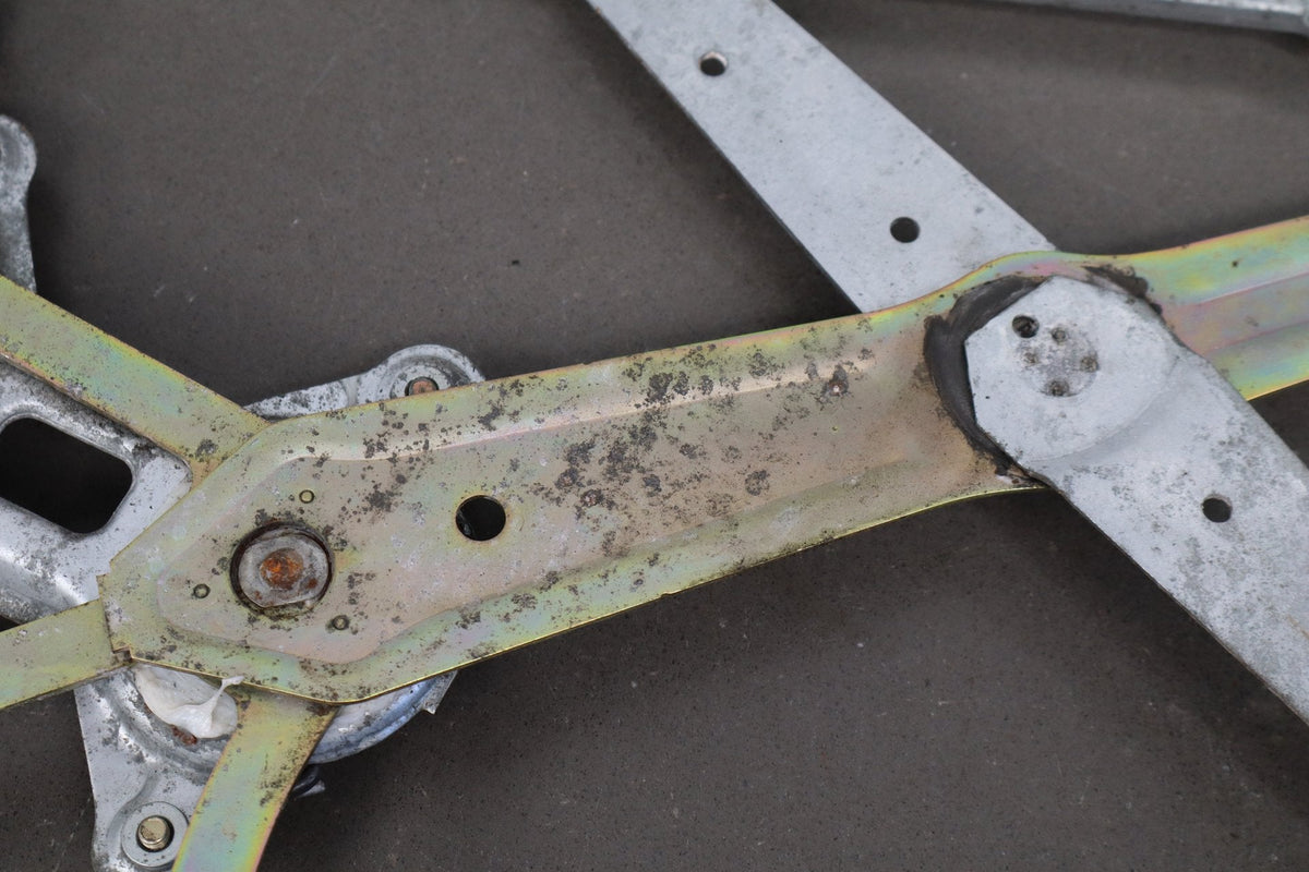 1998-2007 Lexus LX470 Left Front Door Regulator 6980260070 OEM
