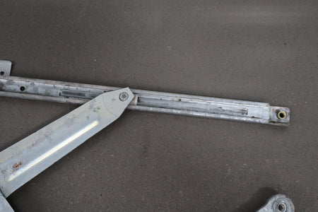 1998-2007 Lexus LX470 Right Front Door Regulator 6980160070 OEM