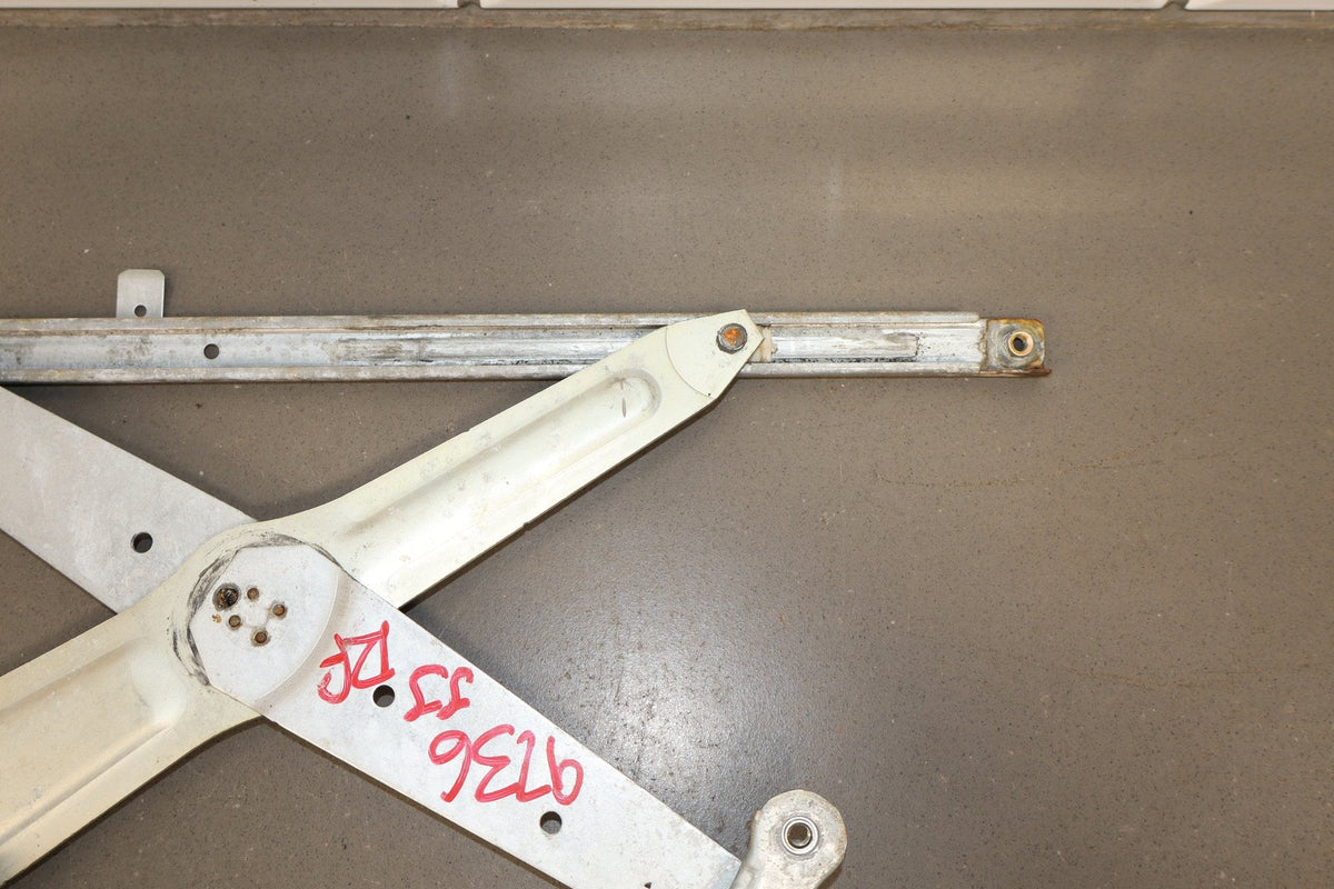 1998-2007 Lexus LX470 Right Front Door Regulator 6980160070 OEM