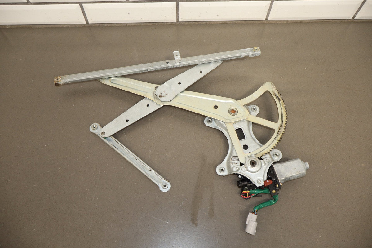 1998-2007 Lexus LX470 Right Front Door Regulator 6980160070 OEM