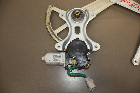 1998-2007 Lexus LX470 Right Front Door Regulator 6980160070 OEM