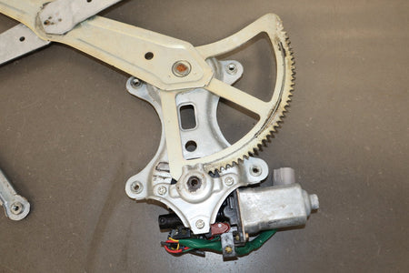 1998-2007 Lexus LX470 Right Front Door Regulator 6980160070 OEM