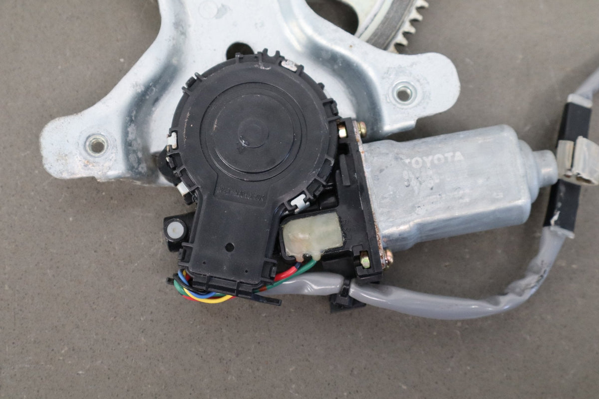 1998-2007 Lexus LX470 Right Rear Door Regulator 6980360060 OEM