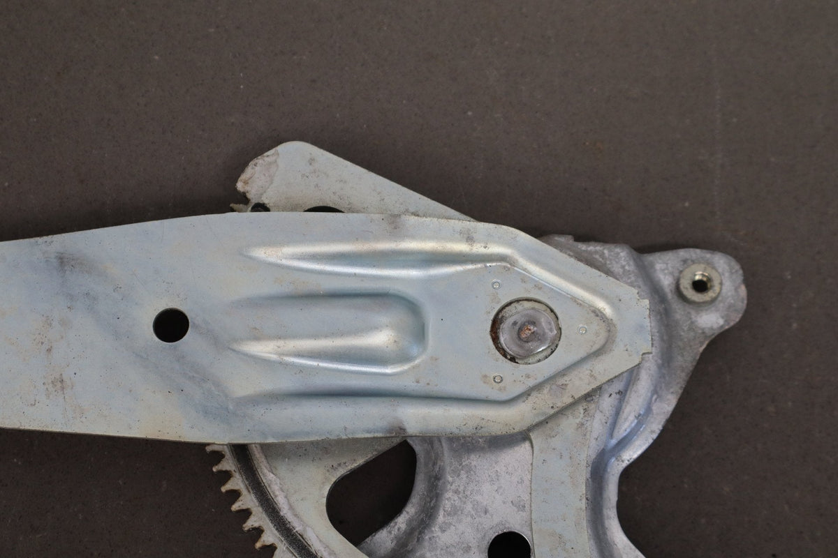 1998-2007 Lexus LX470 Right Rear Door Regulator 6980360060 OEM