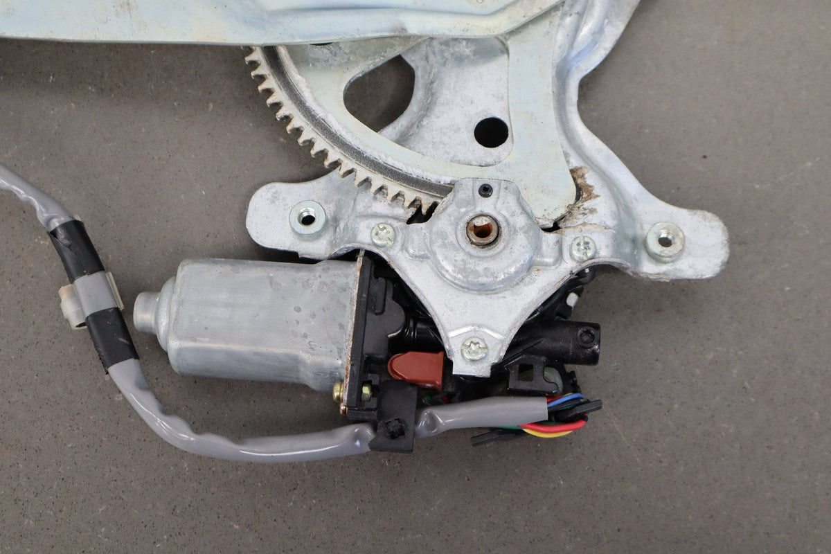 1998-2007 Lexus LX470 Right Rear Door Regulator 6980360060 OEM