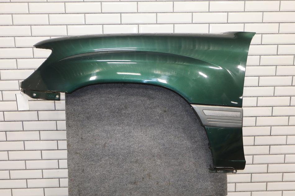 1998-2007 Toyota Land Cruiser Base Left Fender 538026A201 Imperial Jade 6Q7 538026A201