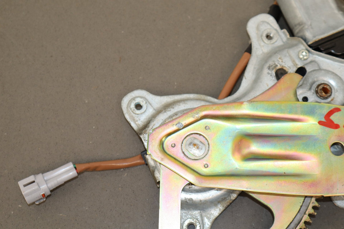 1998-2007 Toyota Land Cruiser Left Rear Door Regulator 6980460060 OEM