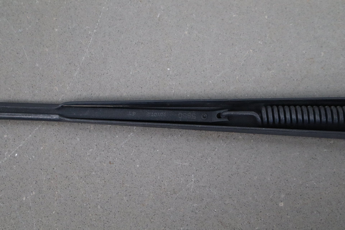 1998-2007 Toyota Land Cruiser Lexus LX470 Wiper Arm Pair