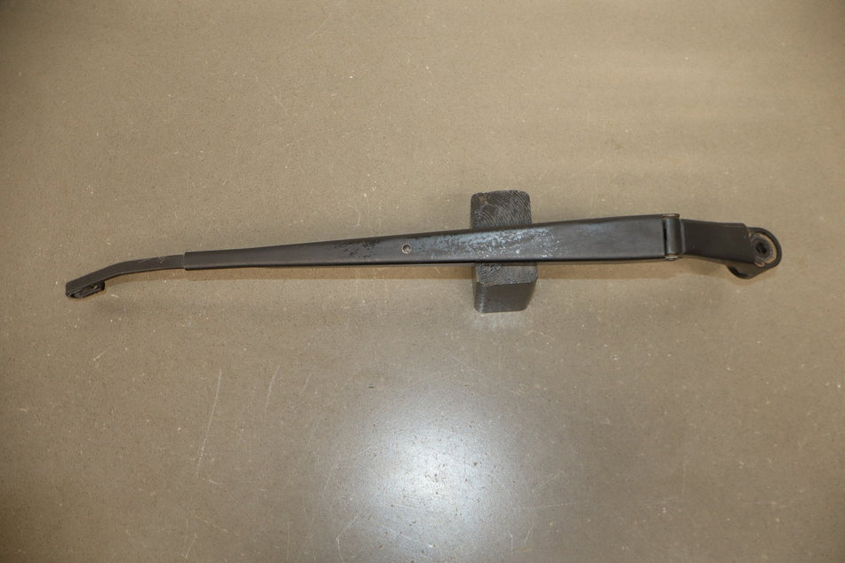 1998-2007 Toyota Land Cruiser Lexus LX470 Wiper Arm Pair