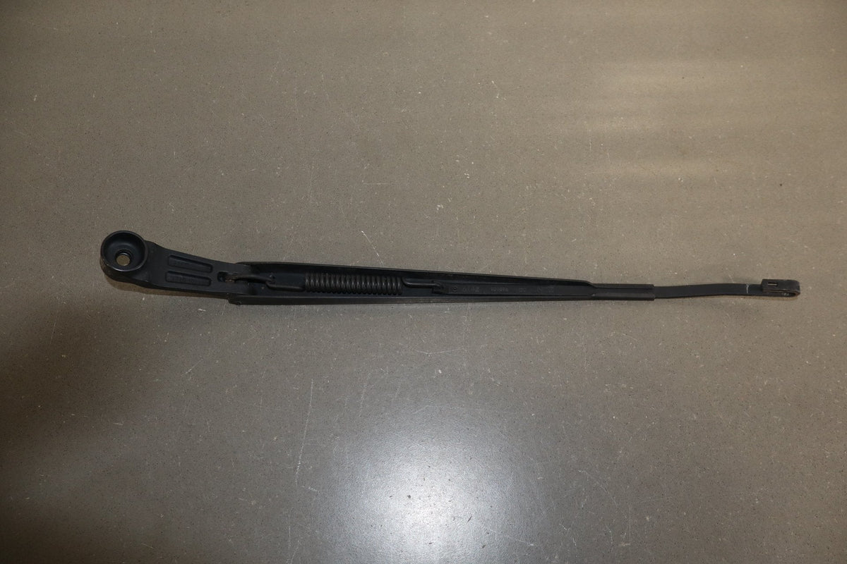 1998-2007 Toyota Land Cruiser Lexus LX470 Wiper Arm Pair