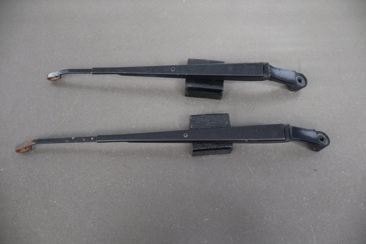 1998-2007 Toyota Land Cruiser Lexus LX470 Wiper Arm Pair