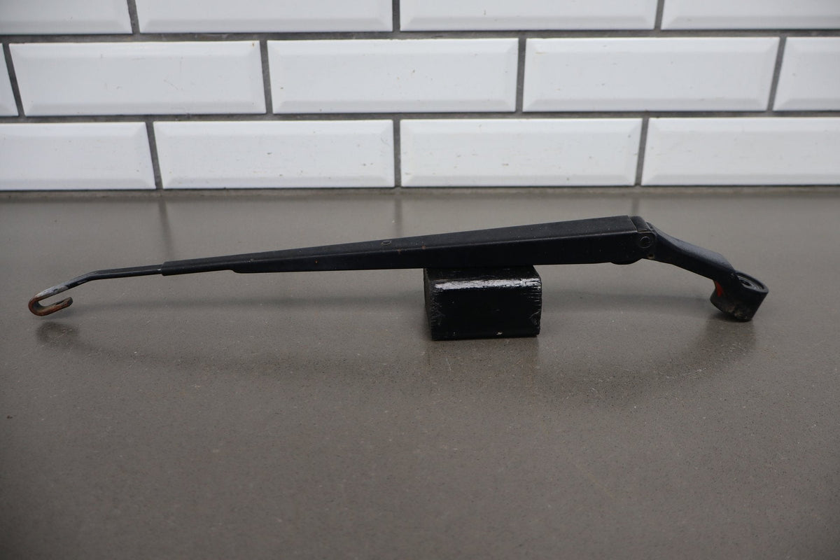 1998-2007 Toyota Land Cruiser Lexus LX470 Wiper Arm Pair