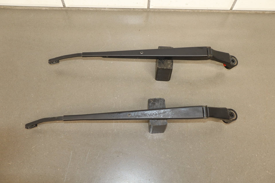 1998-2007 Toyota Land Cruiser Lexus LX470 Wiper Arm Pair