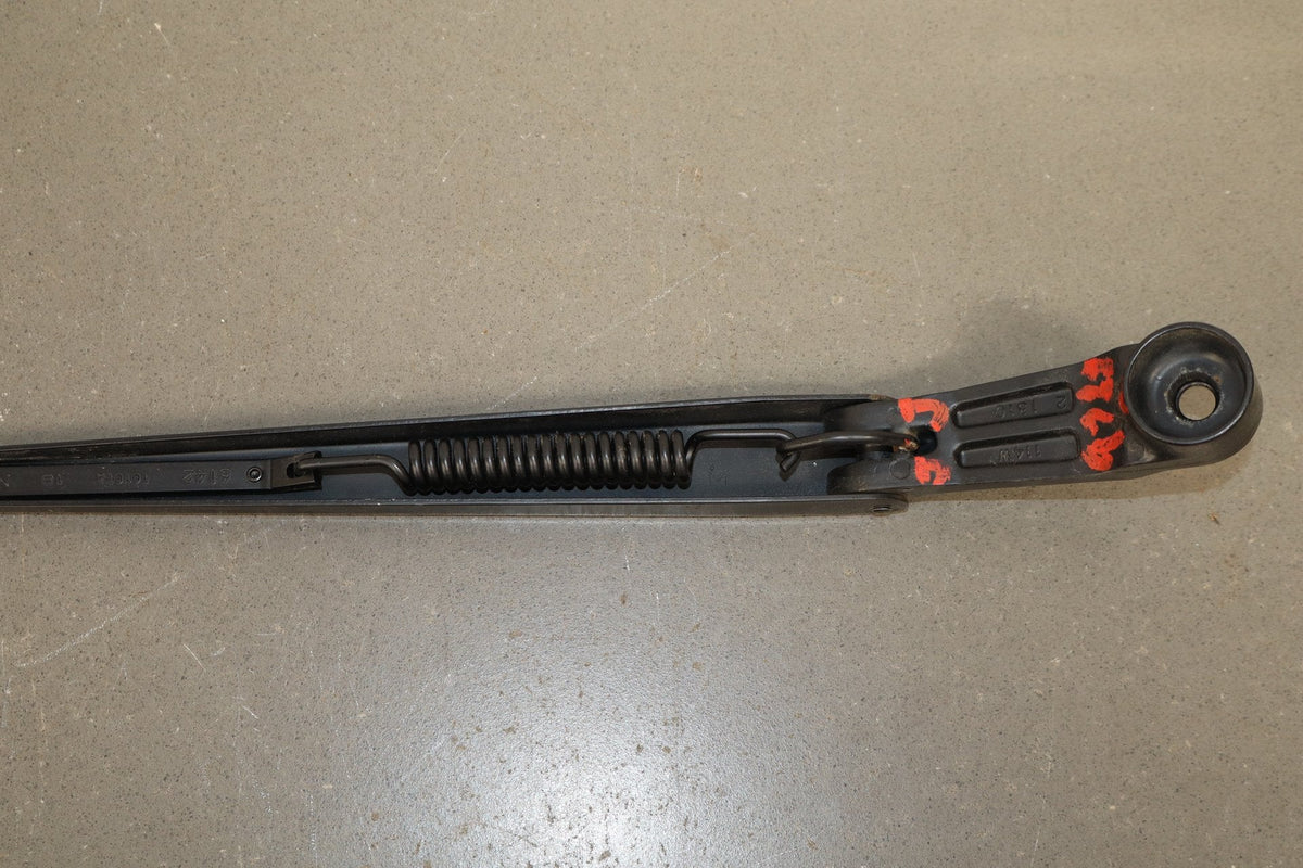 1998-2007 Toyota Land Cruiser Lexus LX470 Wiper Arm Pair