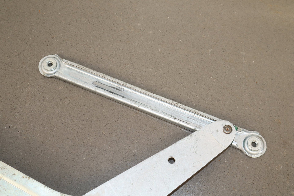 1998-2007 Toyota Land Cruiser Right Front Door Regulator 6980160070 OEM