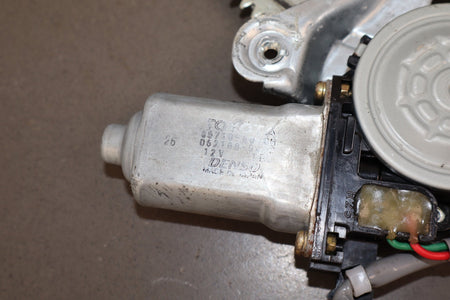1998-2007 Toyota Land Cruiser Right Front Door Regulator 6980160070 OEM