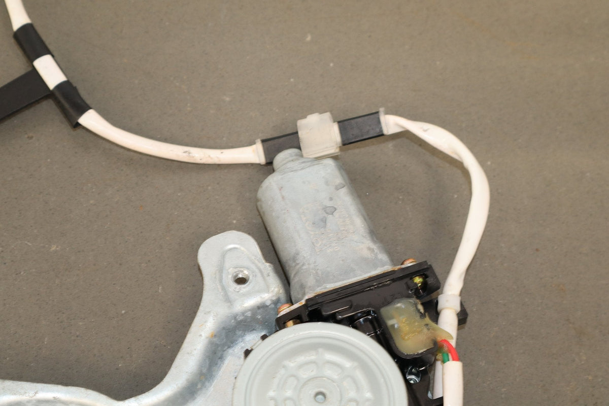 1998-2007 Toyota Land Cruiser Right Rear Door Regulator 6980360060 OEM