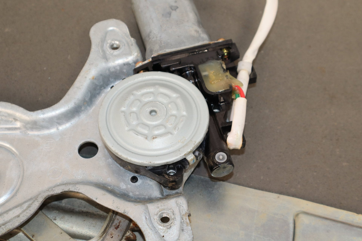 1998-2007 Toyota Land Cruiser Right Rear Door Regulator 6980360060 OEM