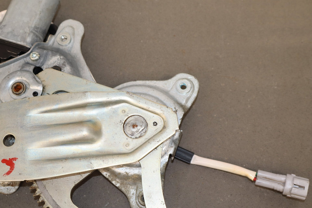 1998-2007 Toyota Land Cruiser Right Rear Door Regulator 6980360060 OEM