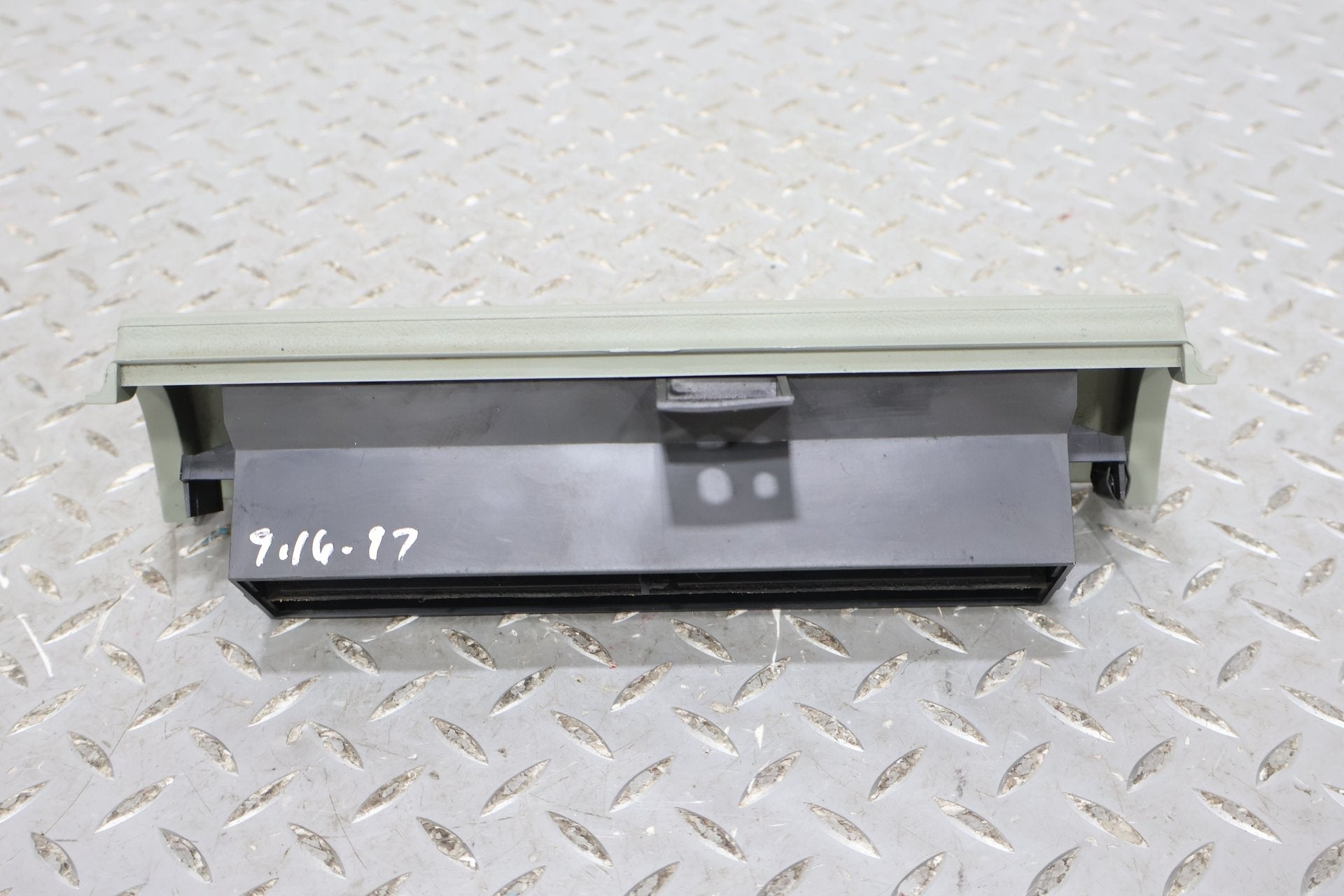 1998 Buick Riviera- Dash Vent