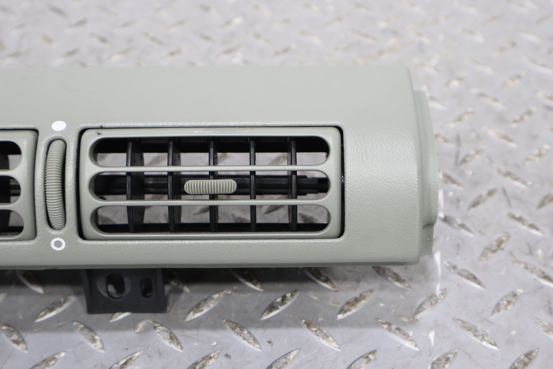 1998 Buick Riviera- Dash Vent