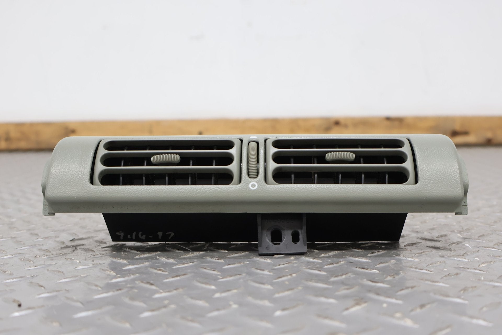 1998 Buick Riviera- Dash Vent