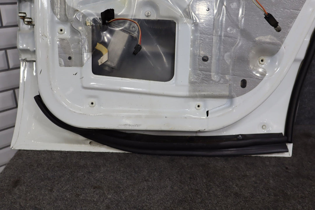 1998 Chevrolet Tahoe Right Rear Door White ( 50U )