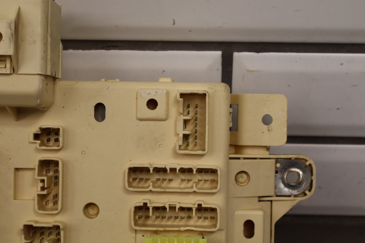 1998 Lexus LX470 J100 4.7L Cabin Fuse Box